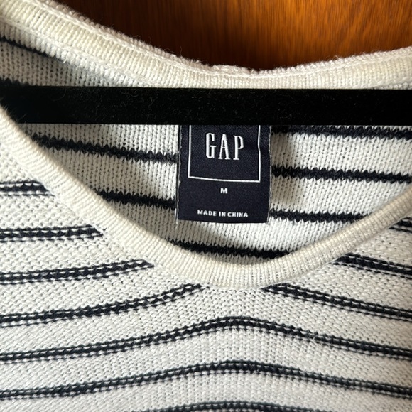GAP Sweater w/ Hood - Picture 2 of 3
